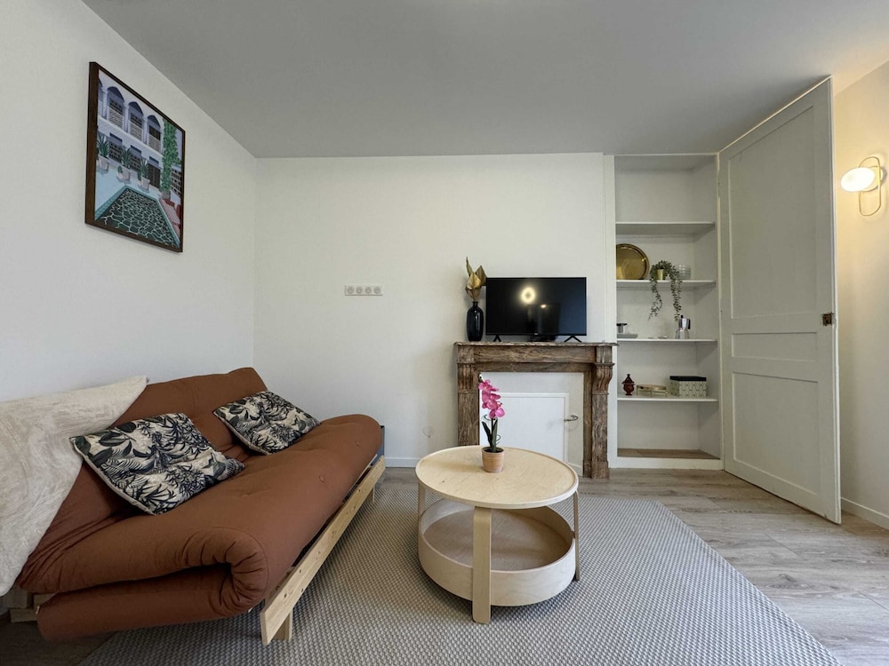 Stylish Stay in Central Le Mans