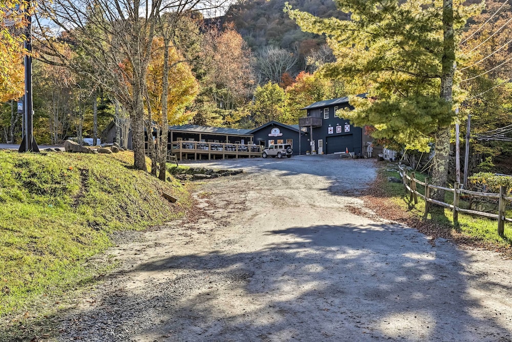 Walk to Hiking & Skiing: Beech Mountain Condo