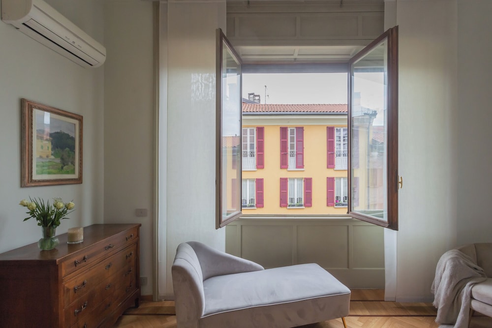 Garibaldi's Balcony by Rent all Como
