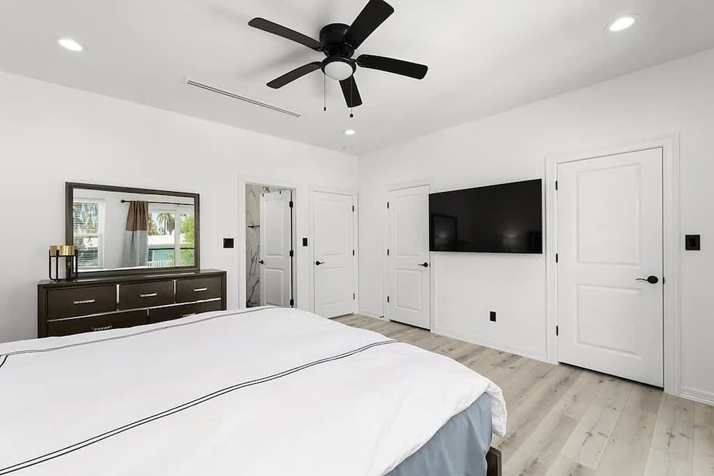 Immaculate Townhouse w Pool Balcony South Padre