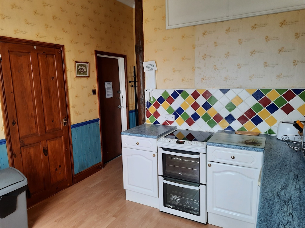 Self Contained Apartment in Winterton Hall view 3