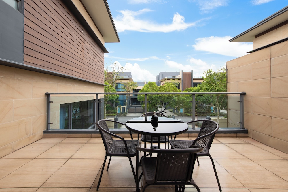 Forest City Golf Villa by A & Home Party