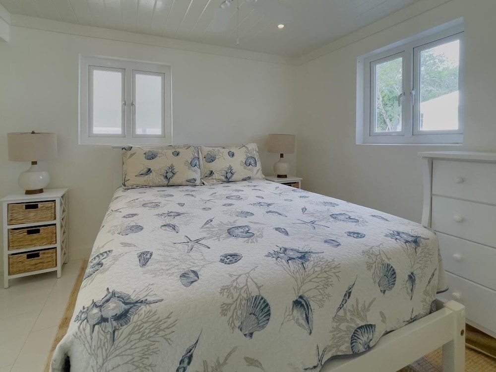 Seaesta - Brand New Estate W/pool & Private Backyard Beach 6 Bedroom Home