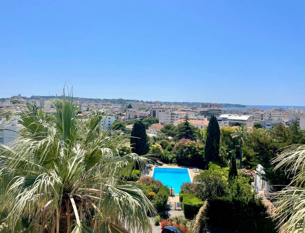 Apartment in Juan-les-pins Near Sandy Beaches