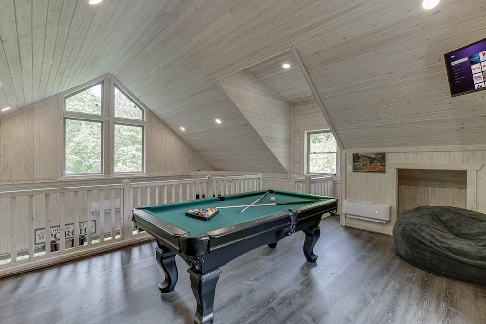 Gold Peak Treehouse in Cleveland view 5