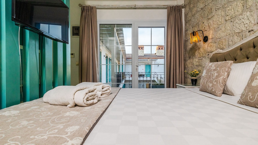 Avlu Alacati Butik Otel - Image 26