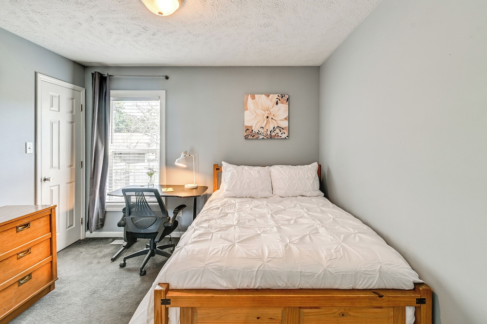 Large Yard, Office Space: Fayetteville Family Home
