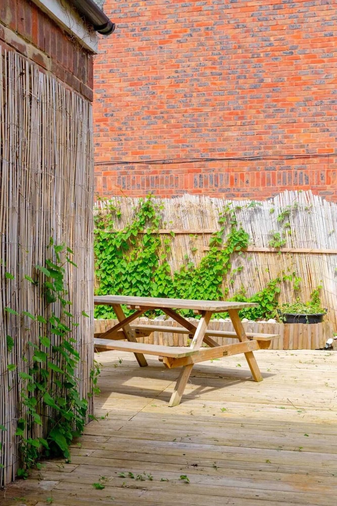 Bright 3 Bedroom House With Terrace, 16 Mins to Big Ben