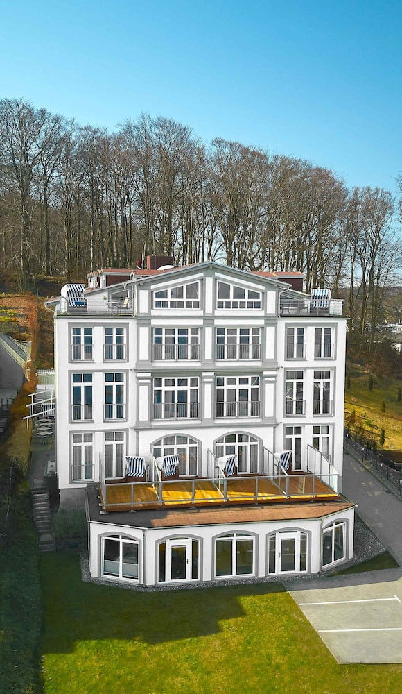 Hotel Seeschloss Sellin - Image 1