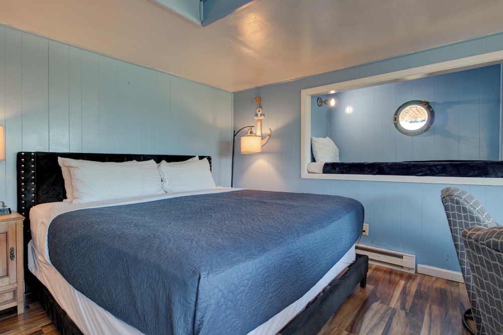 Moolack Shores Inn