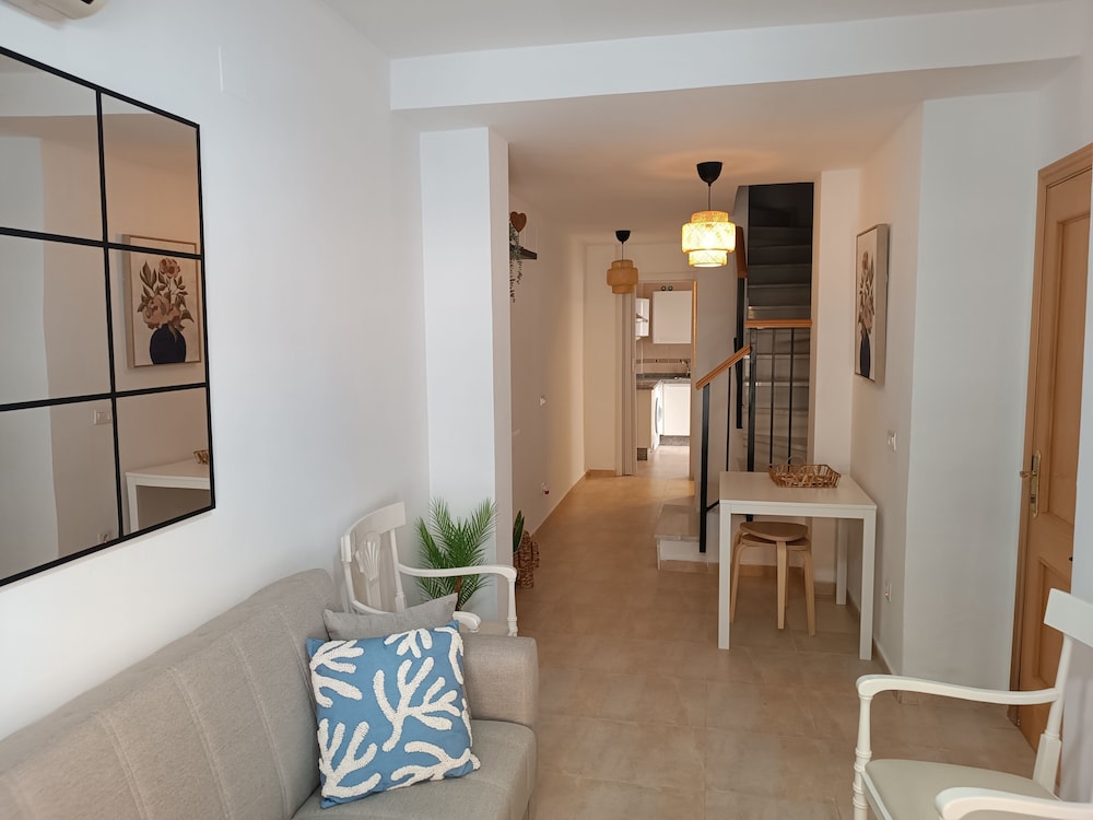 Amazing & Renovated 2-bedroom Flat in Fuengirola