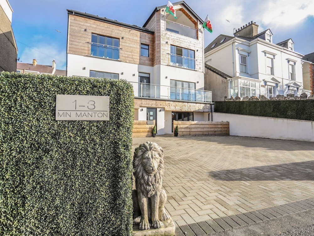 Bryn Min Manton Apartment