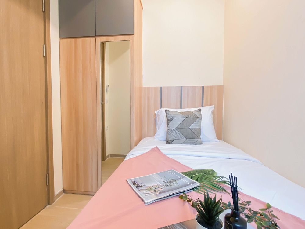 Warm 2Br Apartment At Meikarta