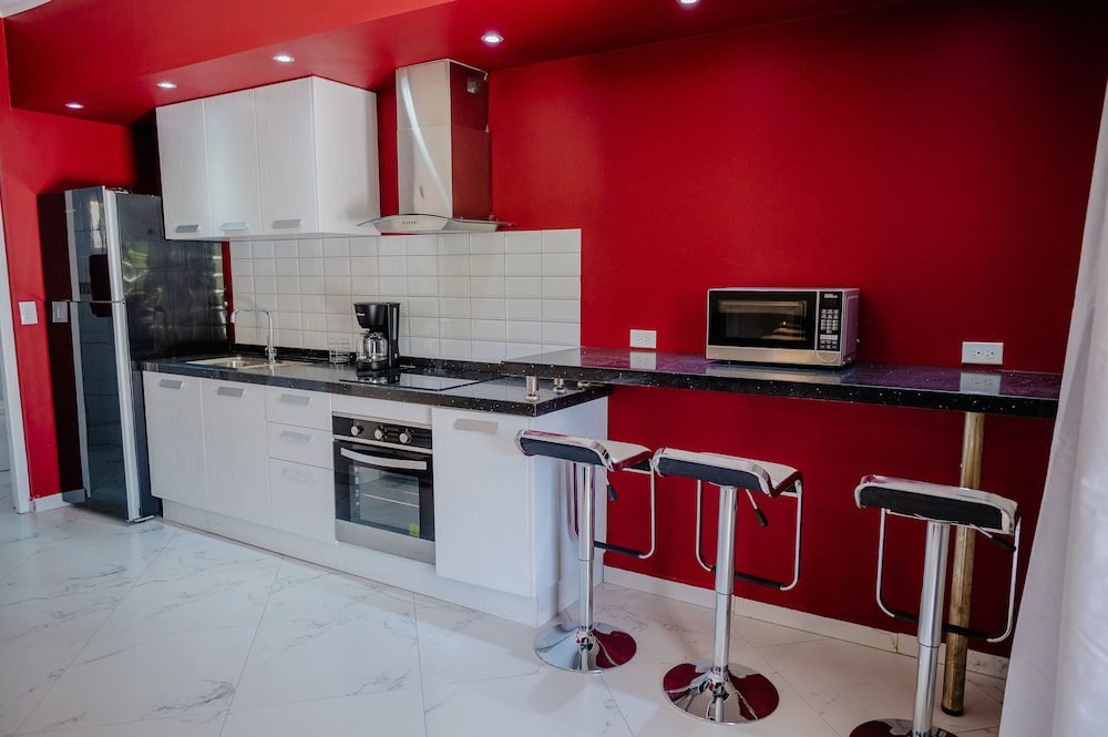 Modern 1-bedroom-apartment 2 km From Eagle Beach