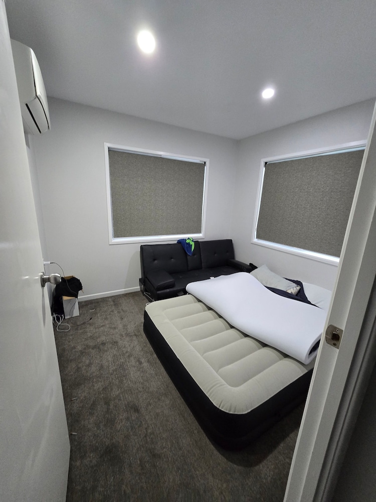 2 bdr Apartment Refurbished 3 Years Near Roma Park