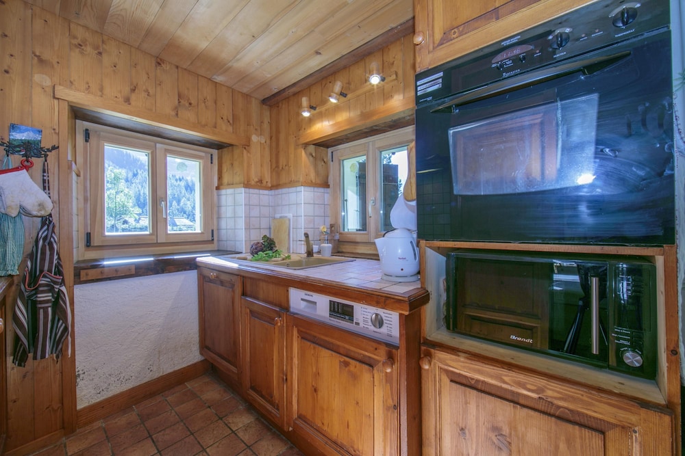 Chalet Du Croz RJ in Le Tour Argenti re