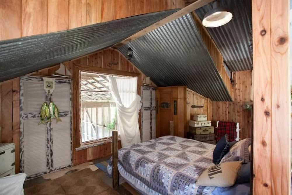 Pagoda Lodge