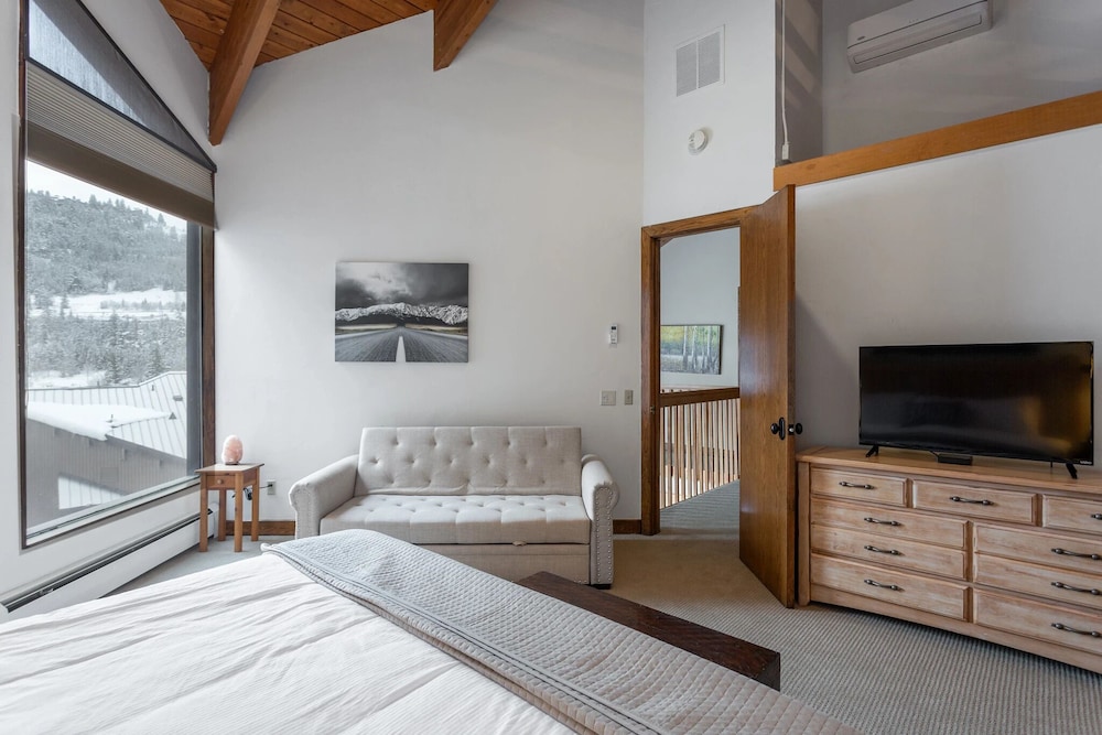 Pinnacle at Deer Valley Resort - Four Bedroom Condo with Hot Tub #1263 4 Condo