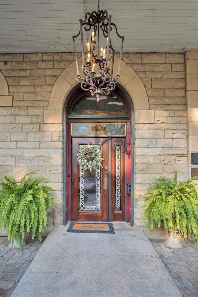 Historic Elgin Hotel