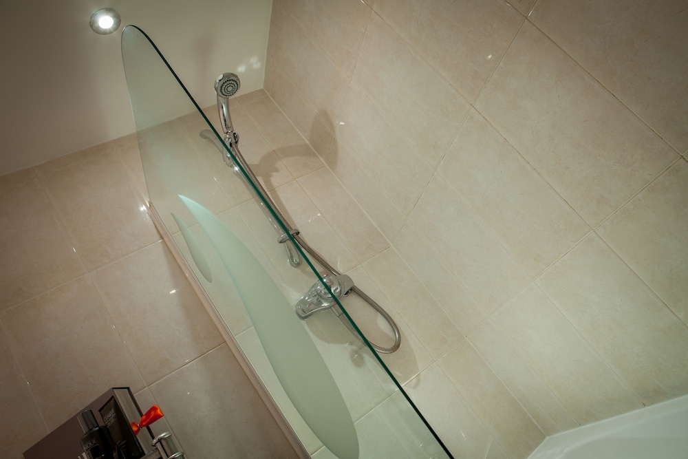 Central Suite - Simple2let Serviced Apartments