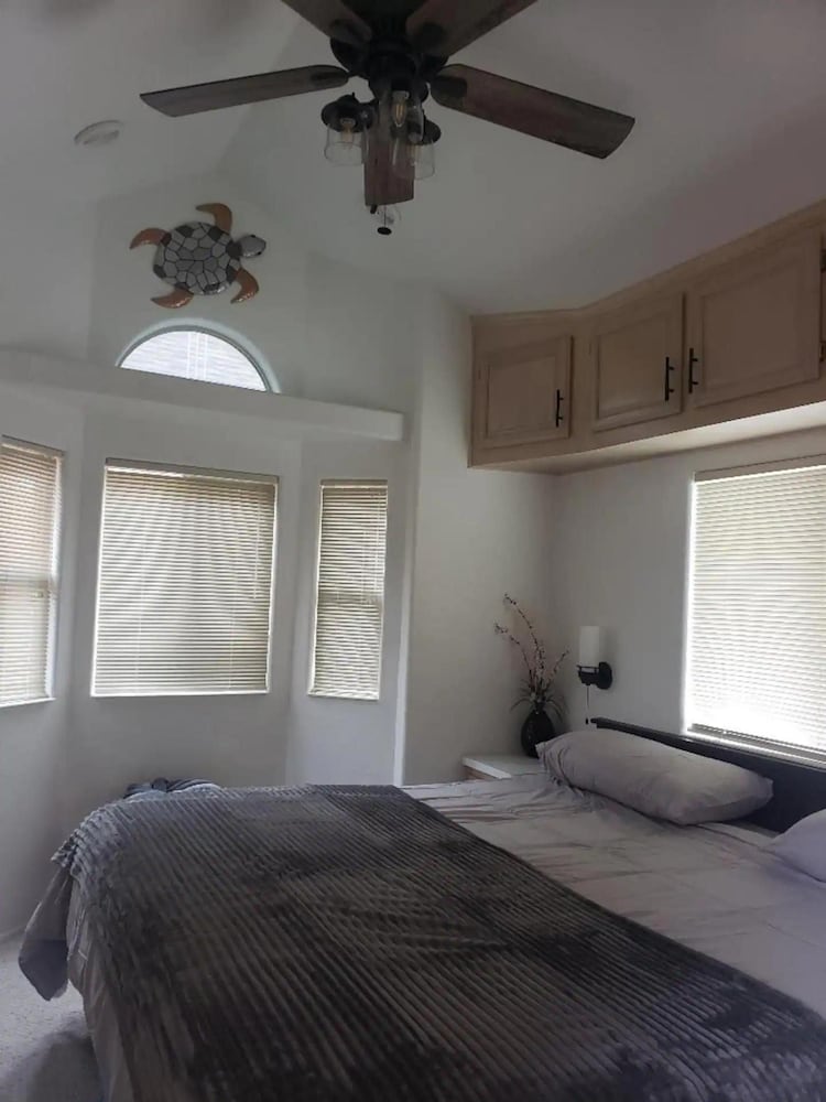 Oceanview Cabin 26 w Jacuzzi Striking Views