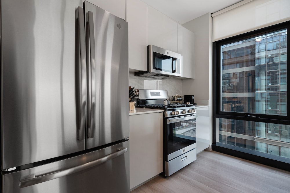 Fulton Market Group Hub 2 Units Walk to Dining