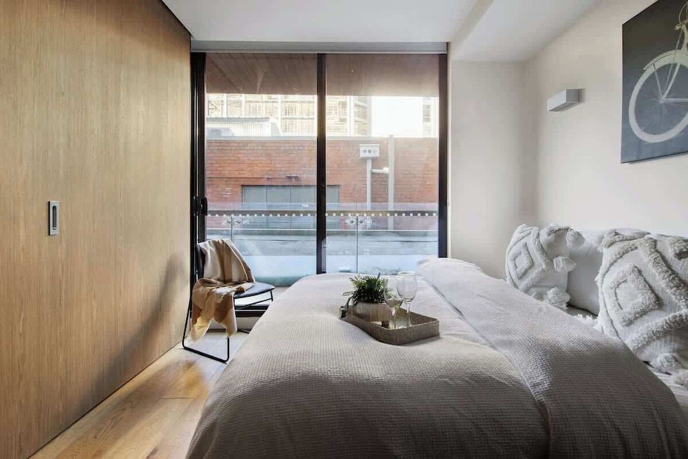 Modern & Cozy 2BR Apartment Close to Melbourne Uni