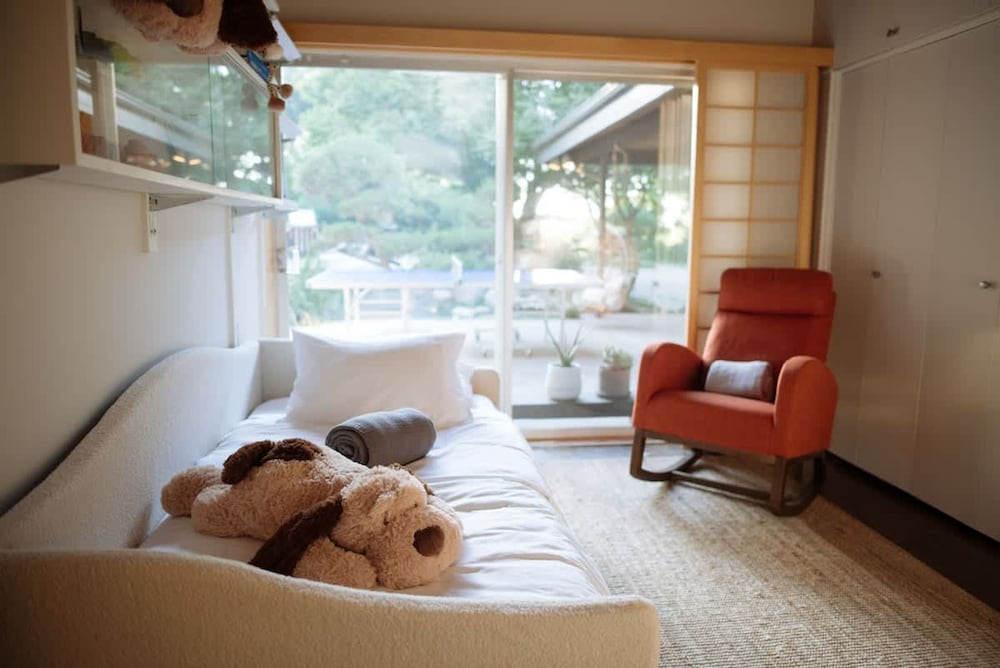 Zen Mountain Getaway w a Pool Hot Tub 5 Beds
