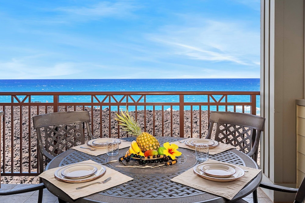 Direct Ocean Front - AC - Concierge Included - Ocean Viewing Lanai & Near Shops! -vrkcv