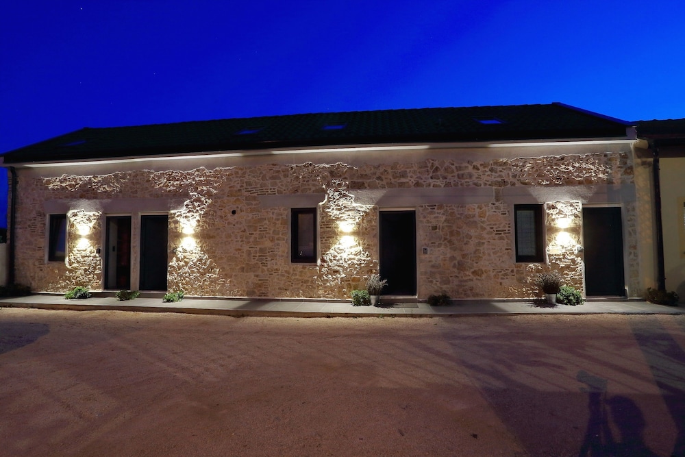 Guverna New City Accommodation