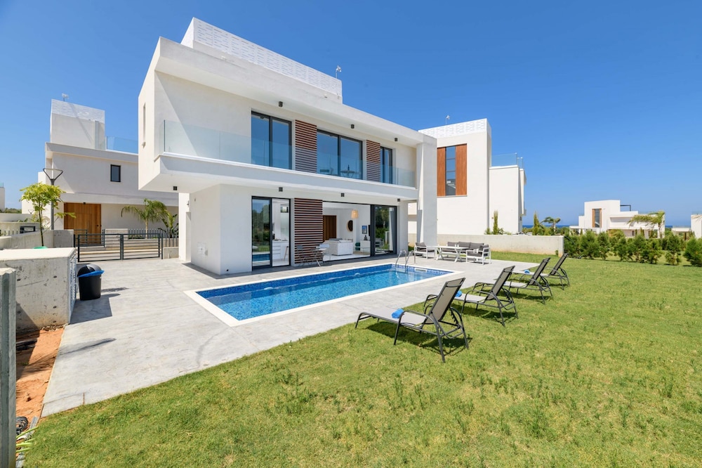 By The Beach - White Coral Villa