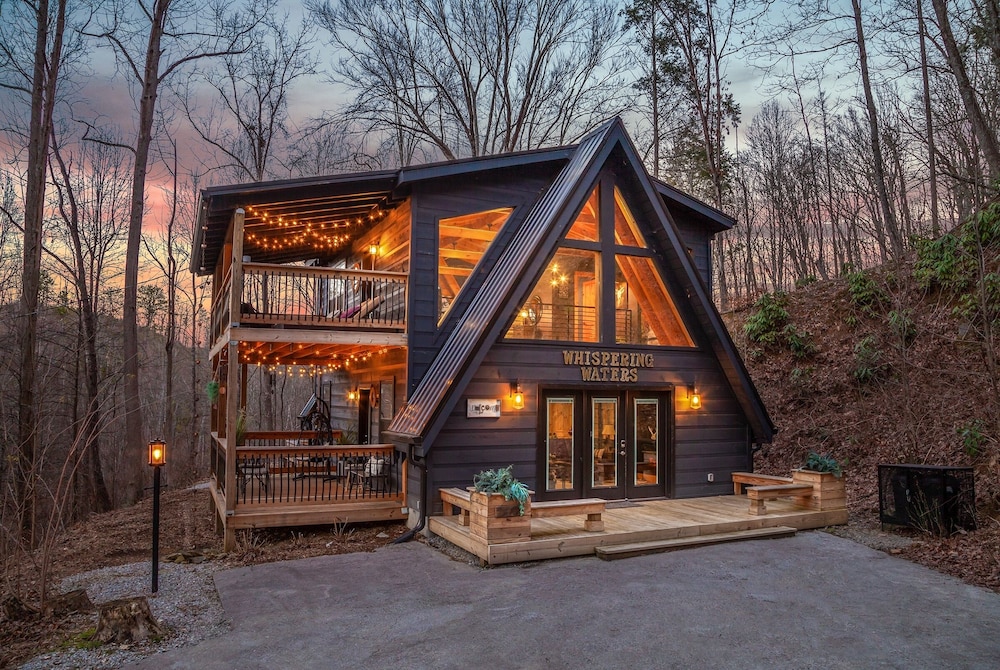 Whispering Waters 1 Bedroom Cabin by RedAwning