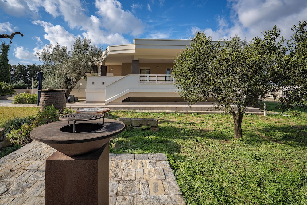 Villa Torricella Pool and Sunny Garden