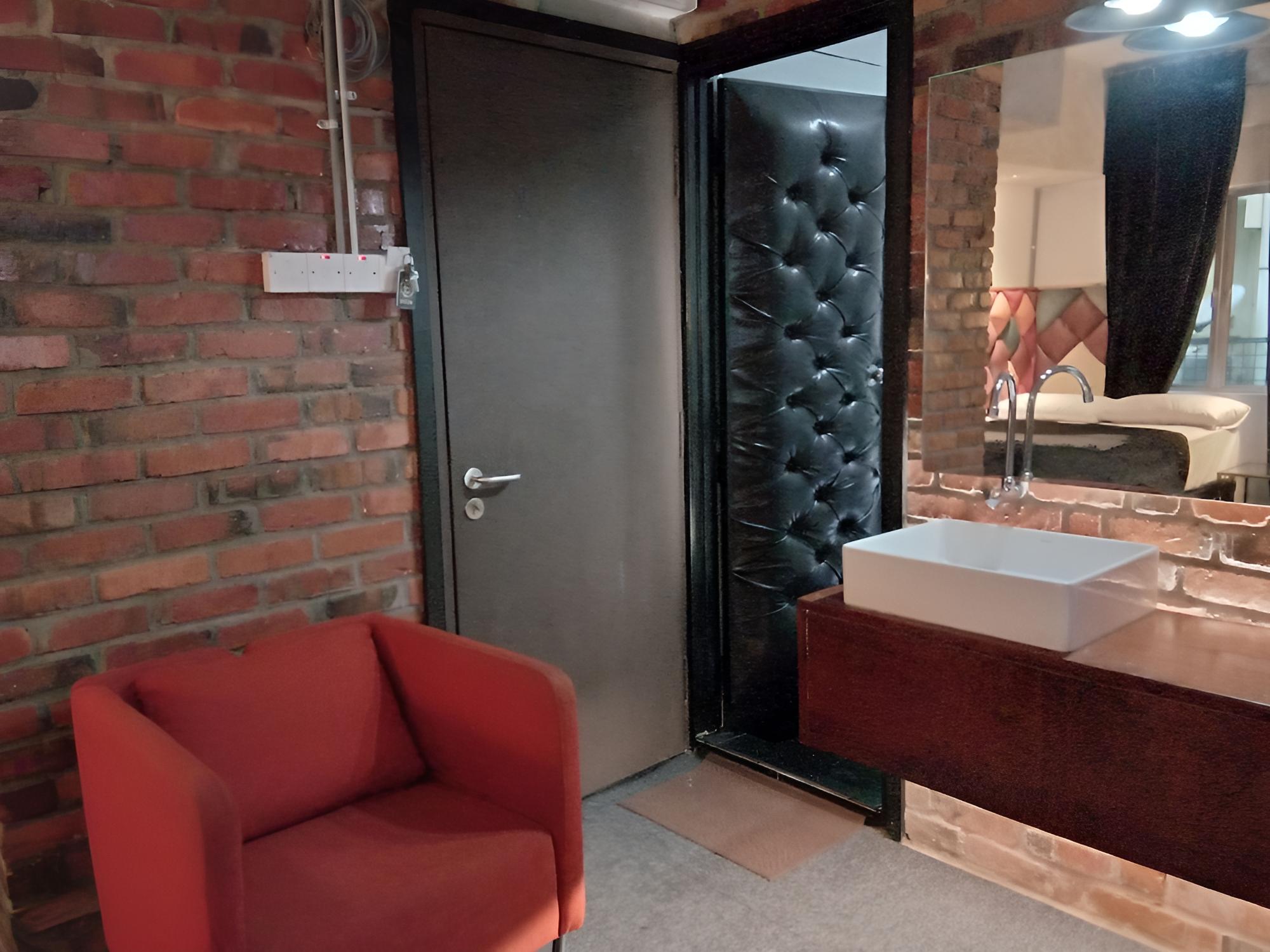 Bunker Hotel & Restaurant
