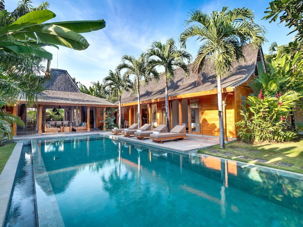Mannao Estate by Villa Finder