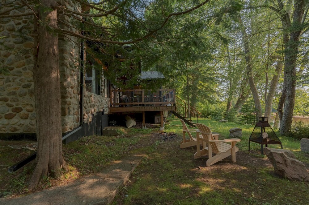 The Phoenix - Riverside Chalet With Beach