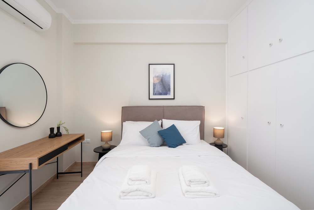 Classic Apartment in Piraeus, walk to Zeas Marina
