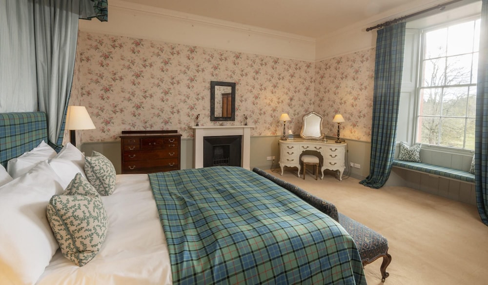 Exceptional One Bedroom Apartment view 2