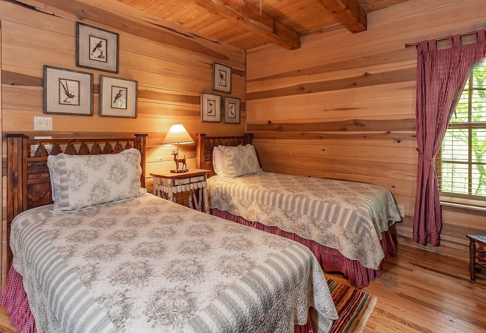 The Cabins at Seven Foxes