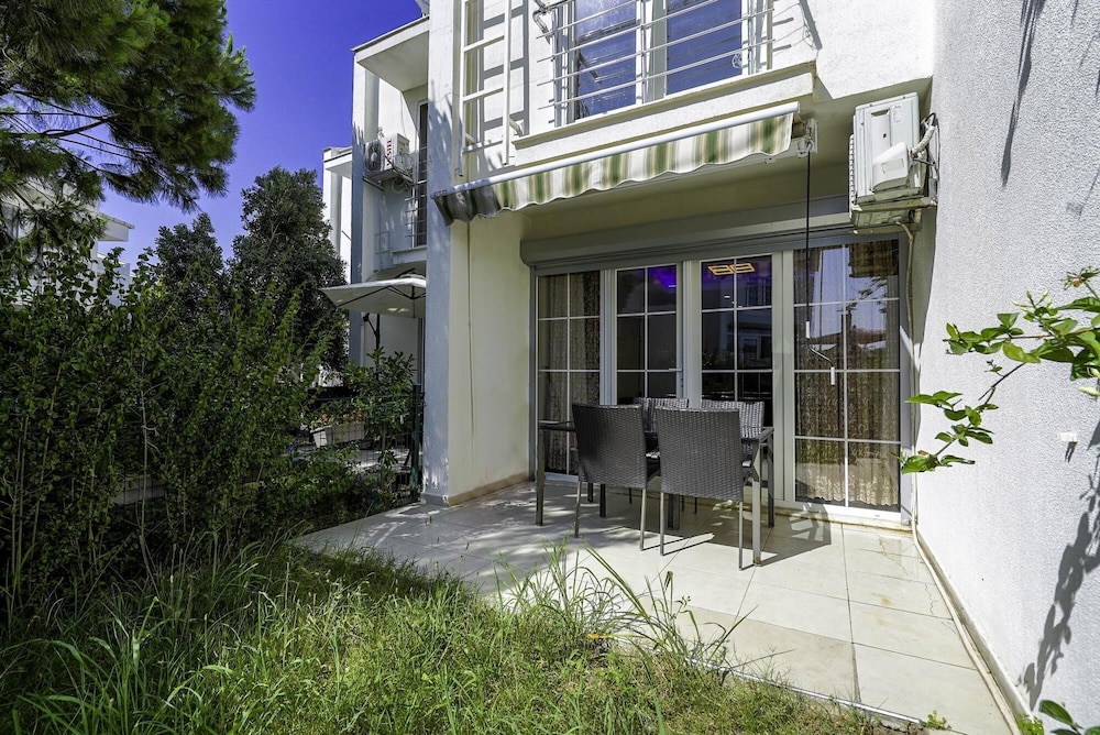 Chic Villa w Patio 5 min to Beach in Antalya