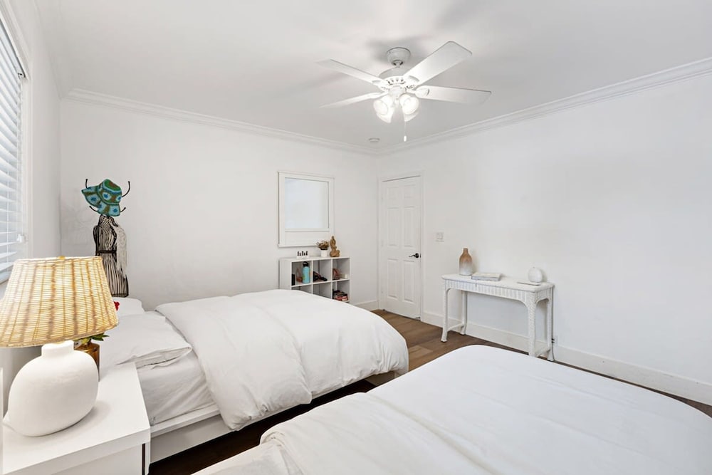 Spacious Beach Apt in Las Olas Blvd