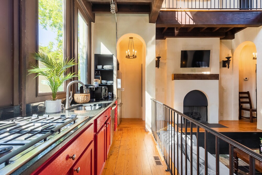 Perfect Location in Downtown Charleston view 3