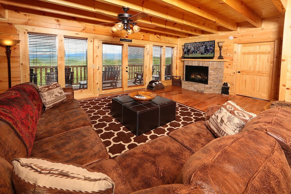 Picture Perfect 7 Br cabin by RedAwning