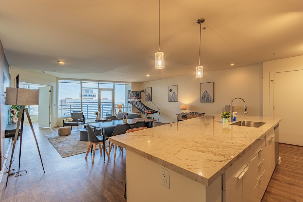 ROVE LIVING/KL - 44 Monroe
