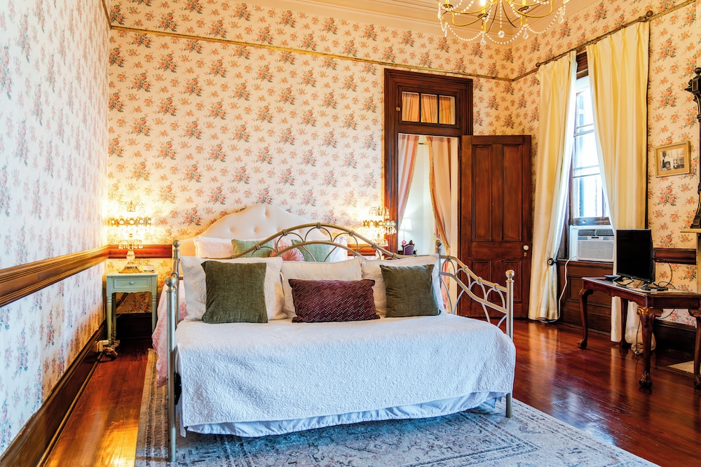 French Quarter Lanaux Mansion B & B