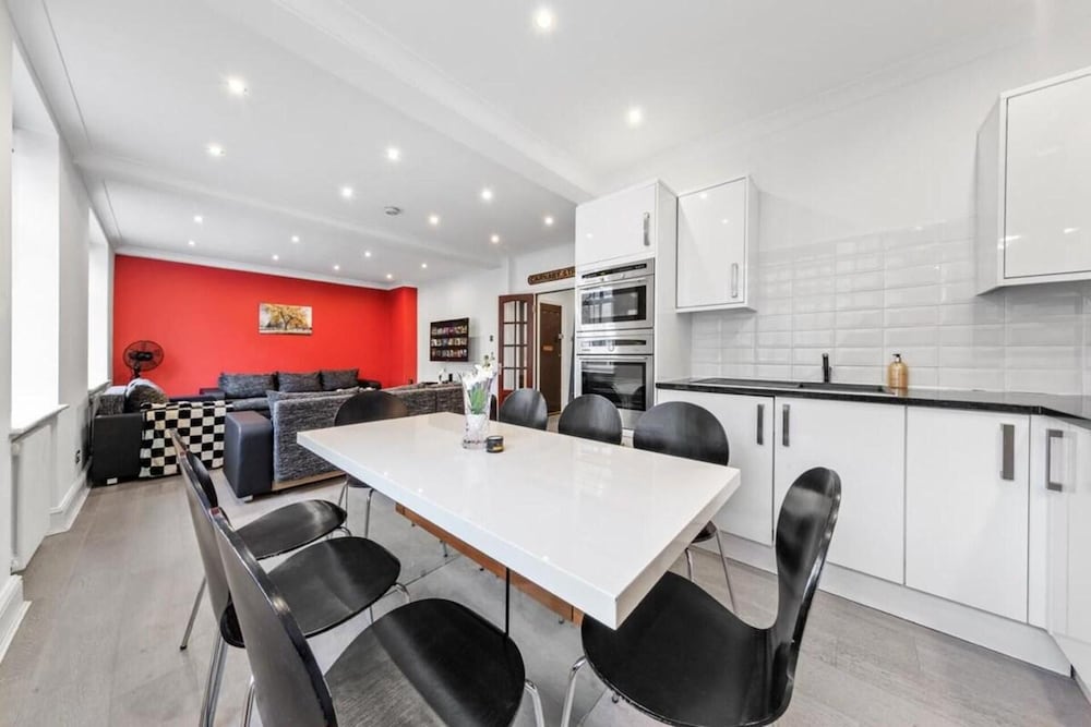 London Chic Apartment - City Center Gem