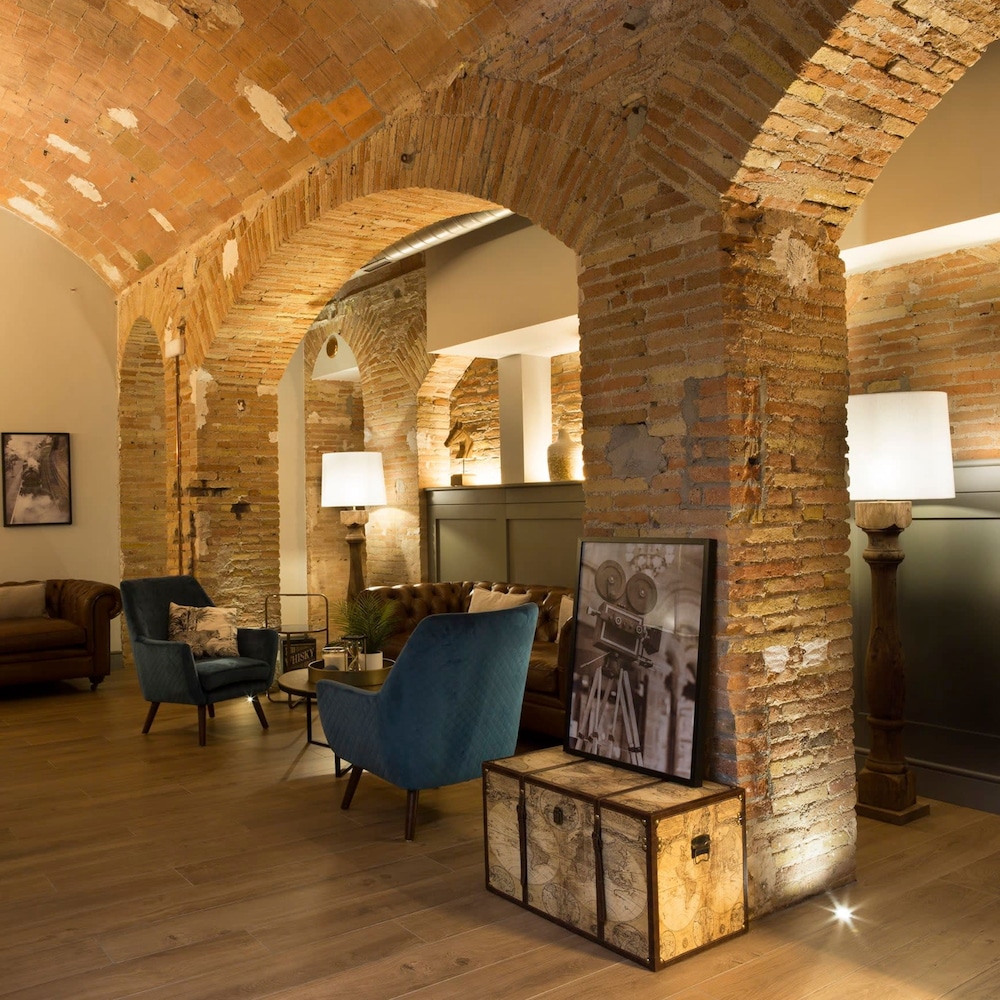 The Roger Terrace 2BR With Pool gym in Barcelona