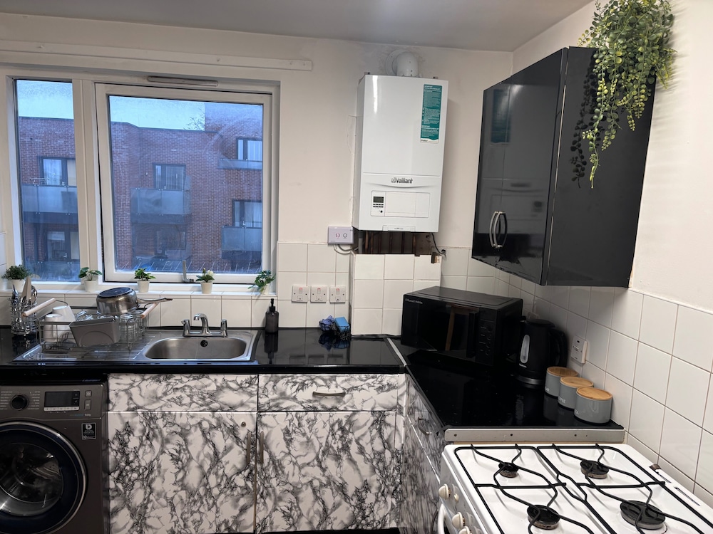 1br-sleeps4-35mintocentrallondon-40mintoheathrow