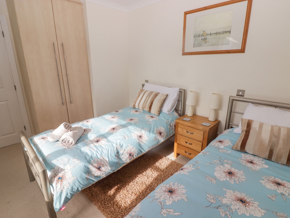 3 Strawberry Close