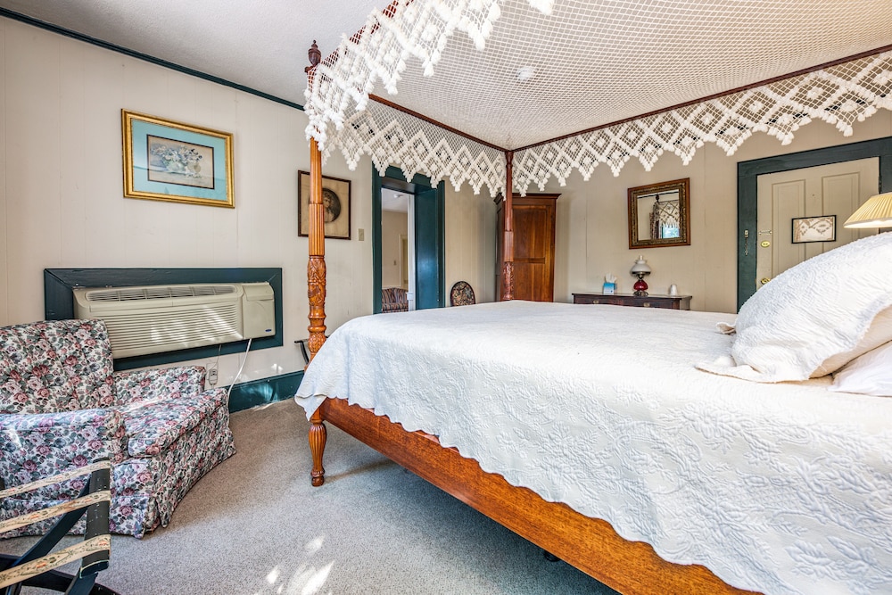 Wayside Inn